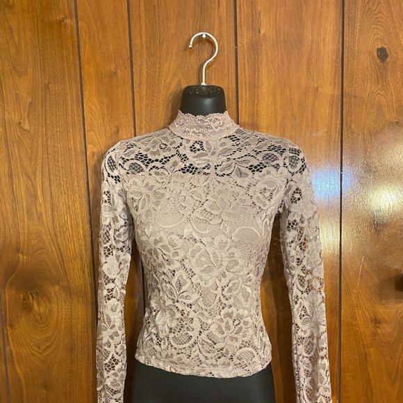 Tops - Long sleeve lace top